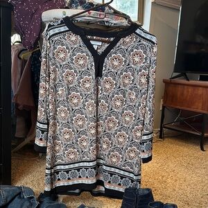 Charter Club Woman Black and White Floral Tunic with side splits